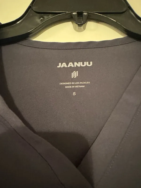 Jaanuu scrub top - Image 3
