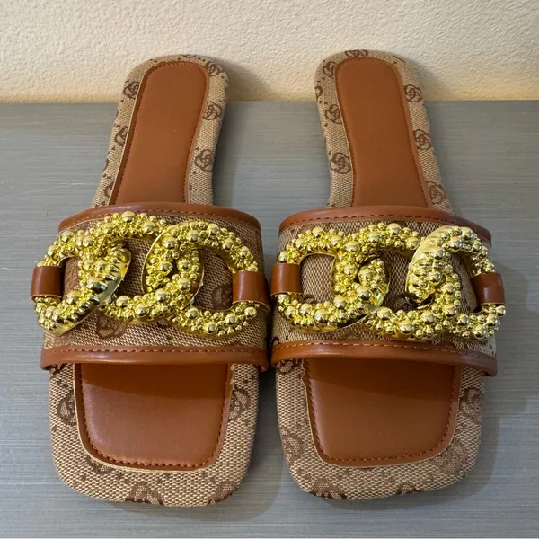 New. Elegant Women’s Flat Slide Sandals with Gold Chain Accent – Square Toe Tan Size 8 - Image 3