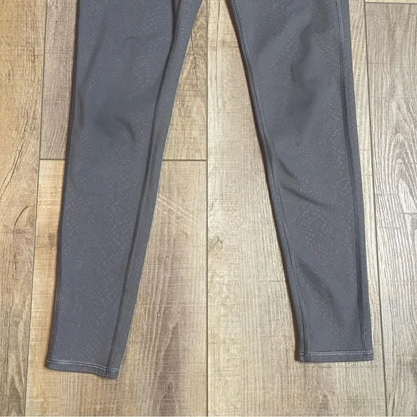 Athleta Gray‎ Workout Yoga Leggings Size Small 27" Tight - Image 4