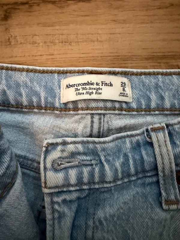 American Eagle Highest Rise Mom Jeans - Image 3