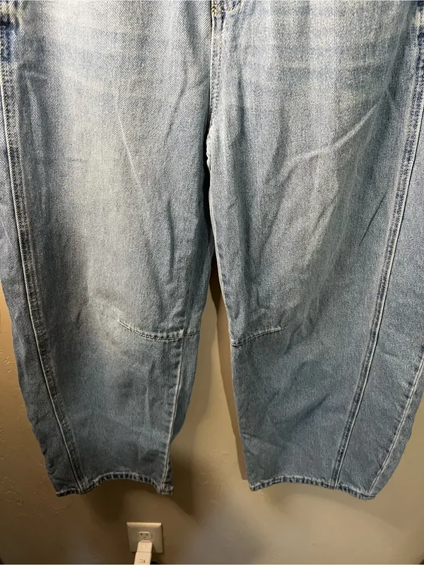 Austin Landing Horseshoe Barrel Wide Leg High Rise Cropped Denim Jeans - Image 4