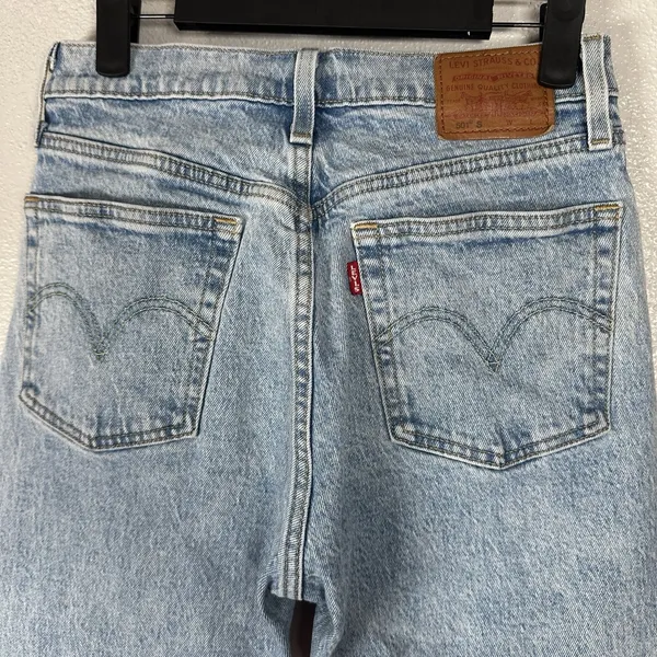 Levis 501 Premium Denim Jeans Womens Size 26x30 Button Fly Light Wash Raw Hem‎ - Image 4