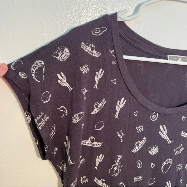 Pleione‎ Women's Size Small T-Shirt Gray Scoop Neck Southwest Sombrero Chips - Image 5