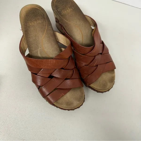 Dansko Brown Leather Strappy Slip On Mule Sandals Womens 6.5 Wood Platform - Image 3