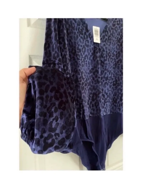 Torrid Blue Animal Print Top Long Sleeve Ruffles V-Neck 2X - Image 4