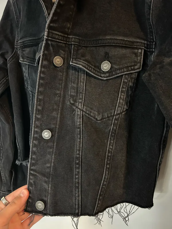Black Cropped Hollister Jean Jacket - Image 4