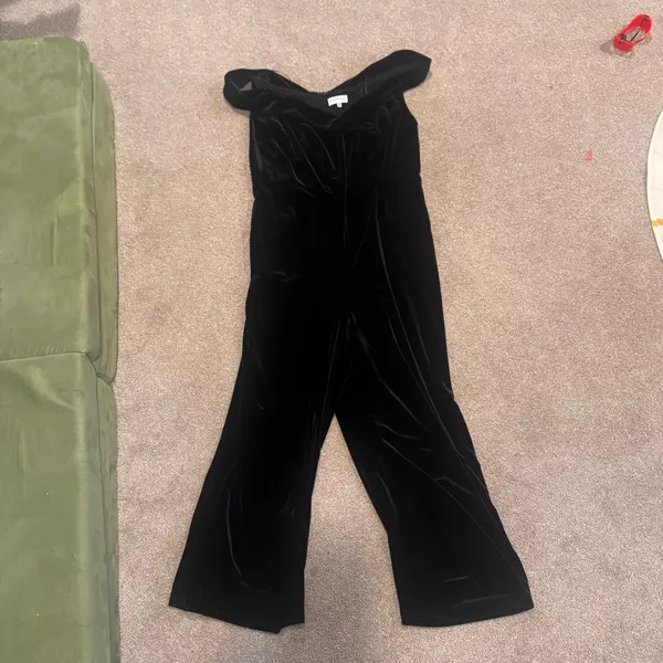 GIBSON LATIMER‎ Off-Shoulder Velvet Jumpsuit - Image 2