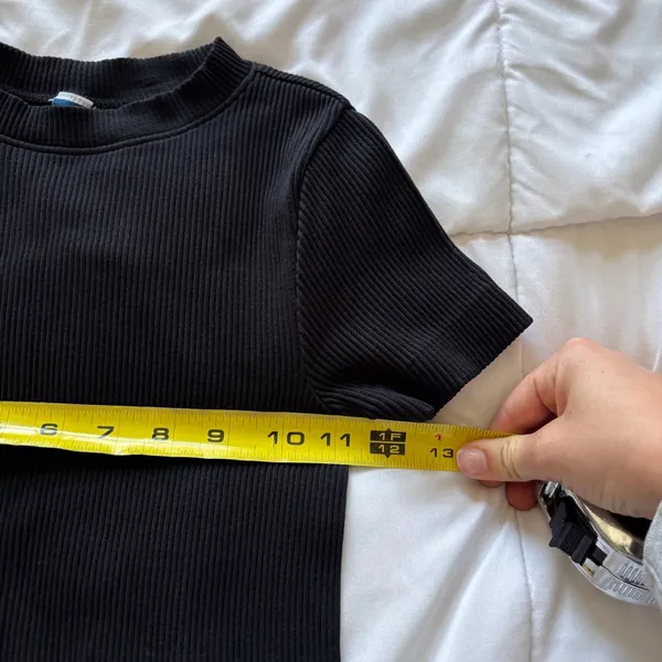 Old Navy Womens Seamless Rib-Knit Short Sleeve T-Shirt Black Crew Neck Small - Image 3