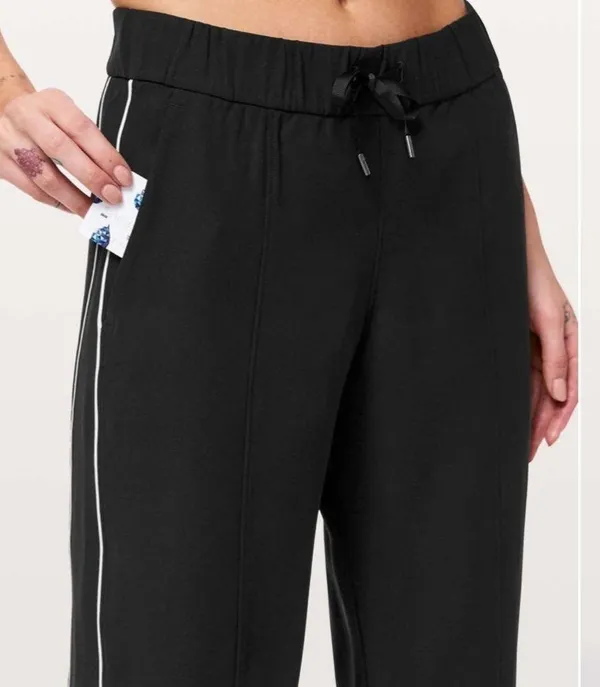 Lululemon Size 6 Black On the Right Track Pant - Image 4