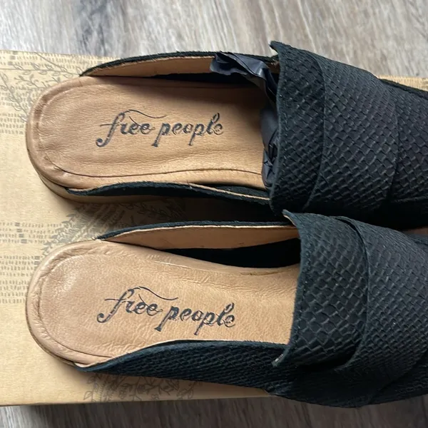 Free People “At Ease” Crocodile Print Leather Loafers/Mules Size 5.5 - Image 11