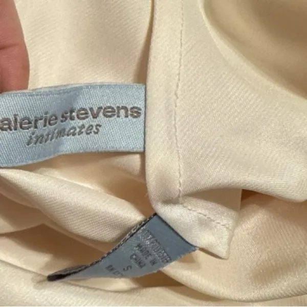 Valerie Stevens Intimates Two‎ Piece Pajama Set - Image 6