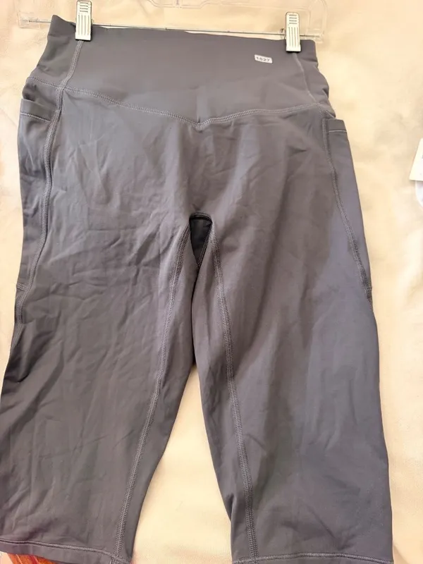 Halara S Womens Gray High-Waisted Capri Leggings With Pockets Size S - Image 4