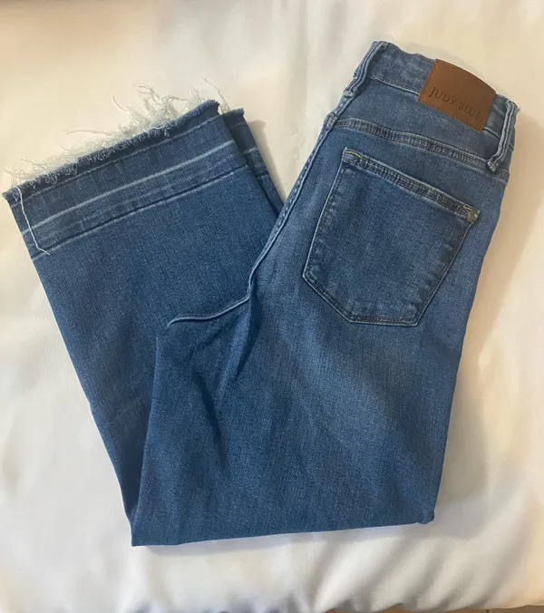 Judy Blue Wide Crop High-Rise Jeans - Image 4