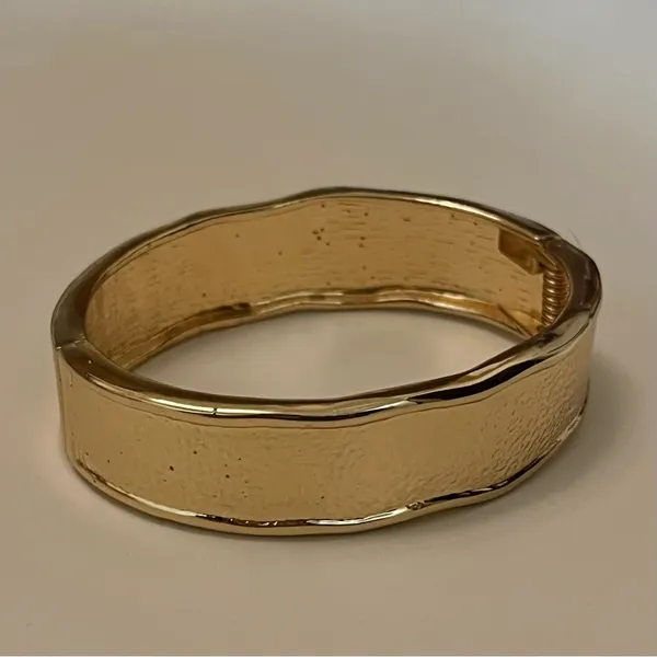Vintage Gold-tone Wavy Textured Bangle Bracelet - Image 6