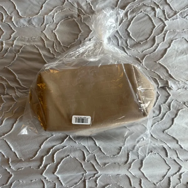 NIB/NWT Ulta Faux Crocodile Leather Makeup Bag - Image 2