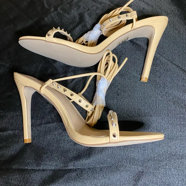 ✨ NEW ShoeDazzle Size 8.5 Nicoletta Nude Beige Studded Strappy Sandals Stilettos Heels $50.00 ✨ - Image 11