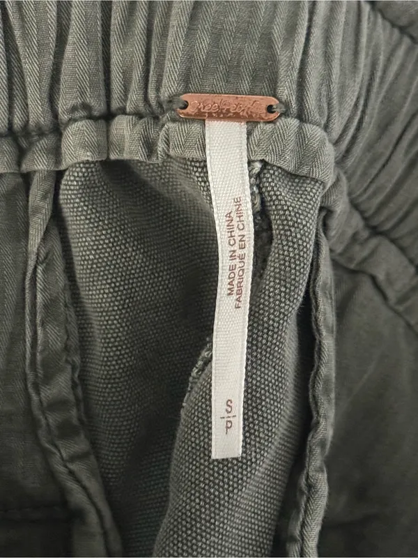 Free People Margate Pleated Trouser in Olive Green - Image 4