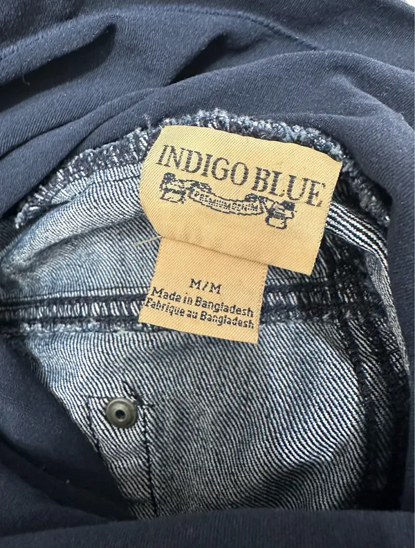 Indigo ladies maternity pants are size Medium. - Image 3