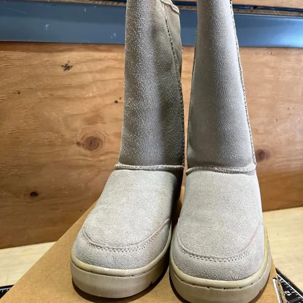 Bearpaw Women's Grey and Cream Boots - Image 3