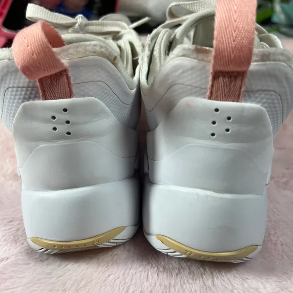 Jordan Nike Air Women’s size 6 - Image 4