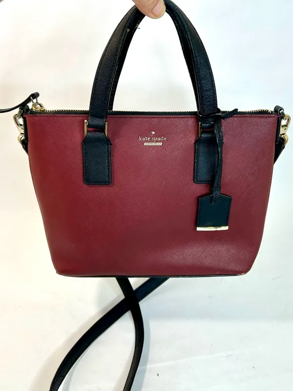 Kate Spade Cameron Street Lucie Crossbody in Maroon and Black 9” x 7.5” x 3.5” - Image 2