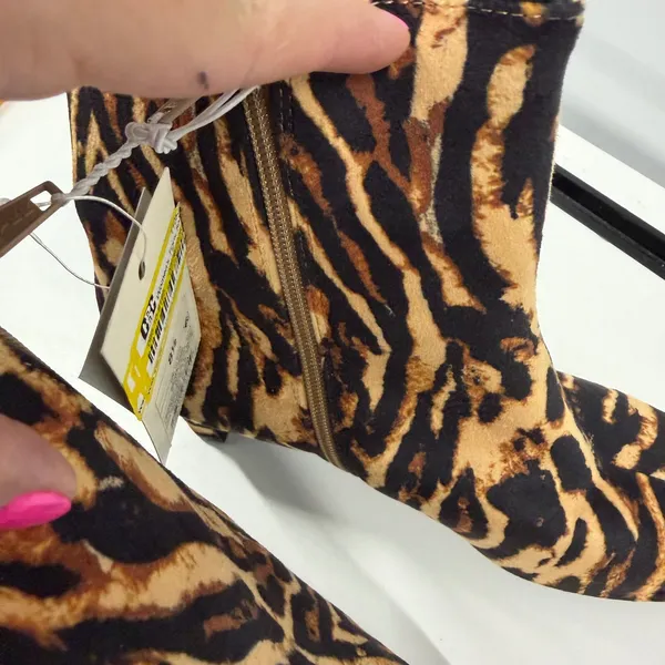 A New Day Women Tigris Ankle Boots Brown Tiger Print Pointed Toe Low Heel 8.5 - Image 3