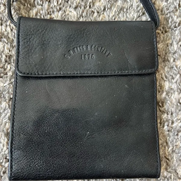 G.H.‎ Bass & Company Black Leather Wallet Crossbody Purse - Image 2