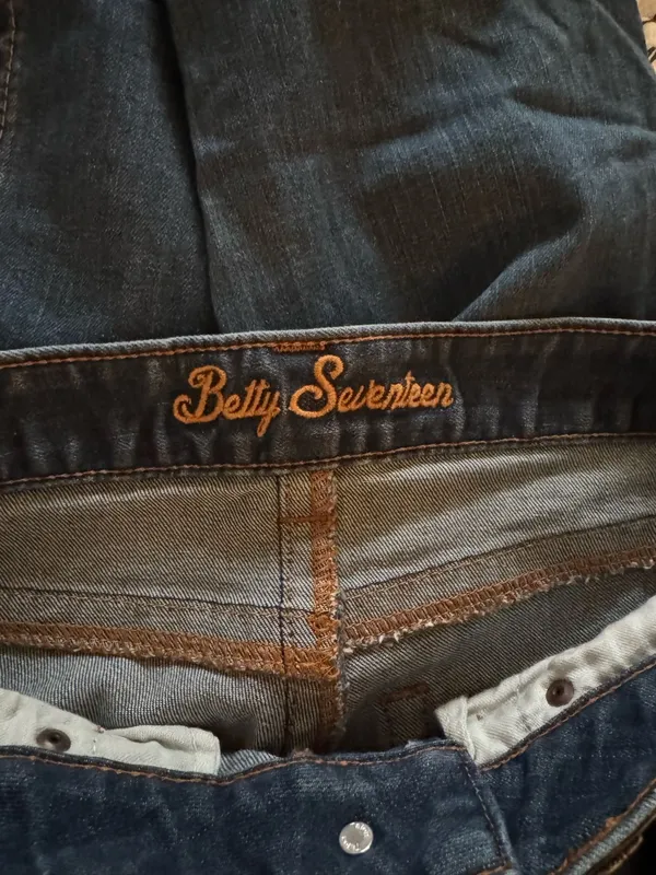 Kimes Ranch Betty seventeen bootcut jeans - Image 3
