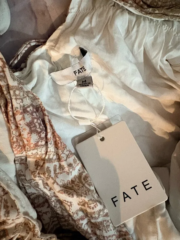Women’s nwt FATE boho maxi dress in dusty rose and neutrals paisley print med - Image 4