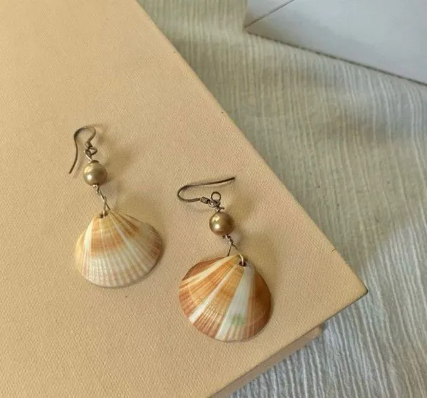 Clam Seashell Dangle Earrings Vintage“Perpetua” Gold Brass Beachy Mermaidcore Jewelry - Image 4