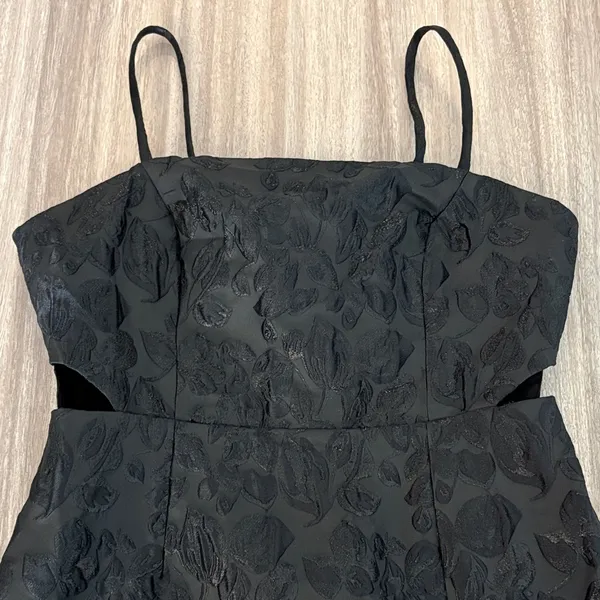 Lulu’s NWT Gorgeously Chic Black Floral Jacquard Cutout Maxi Dress Size Medium - Image 5