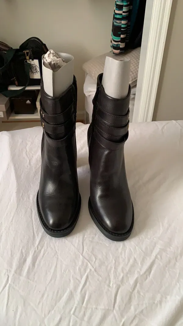 Black leather Boots Size 7.5 - Image 3