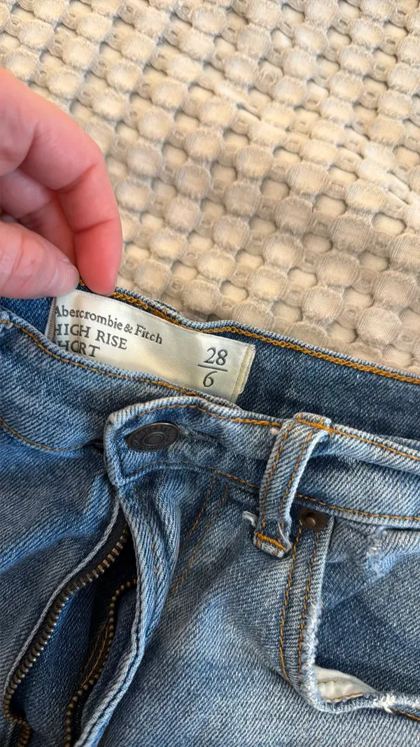 Abercrombie High Rise Shorts Size 28 - Image 3