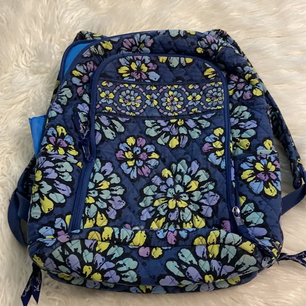Vera Bradley Big Backpack outside condition excellent but inside have one rip - Image 16