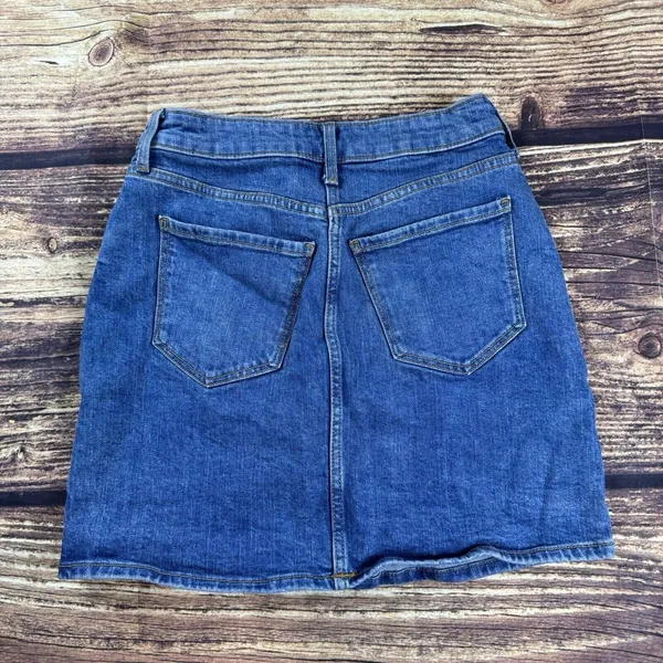 Old Navy Short Denim Skirt SZ. 2 - Image 2