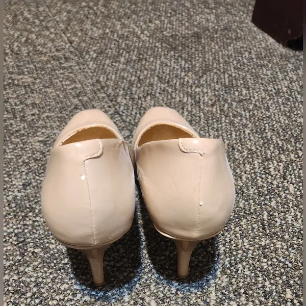 Madden Girl Women's Cream Pumps - Image 5