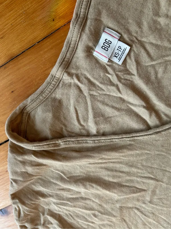 Bdg urban outfitters beige tan short sleeve shirt scoop neck xs - Image 2