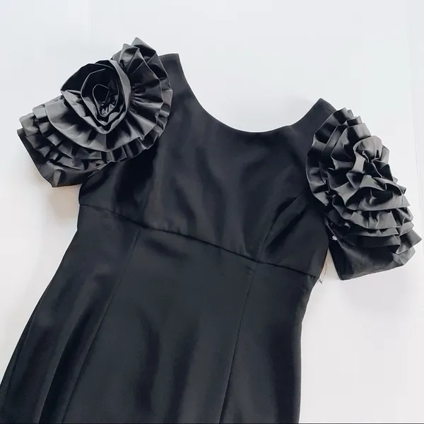 Shani Dramatic Rosette Sleeve Crepe Sheath Cocktail Dress Black - Image 11