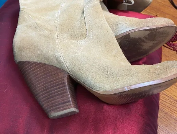 Carlos Santana tall tan suede boots with heels - Image 12