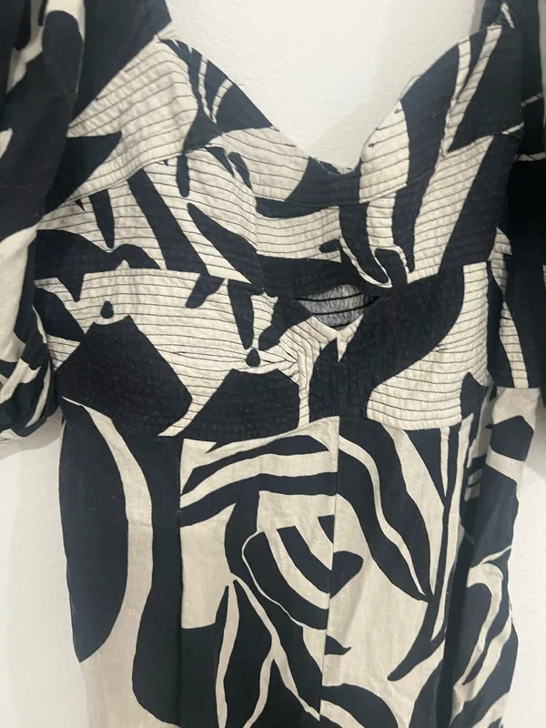 Farm Rio Black & Cream Printed Puff-Sleeve Jumpsuit Size M - Image 3