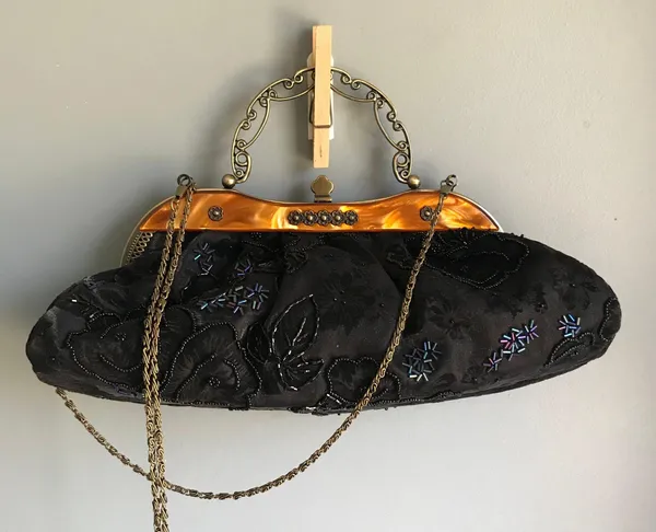 Vintage Black Floral Beaded Chain Crossbody Purse - Image 4