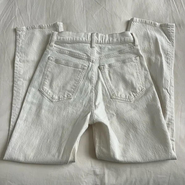 Abercrombie & Fitch Ultra High Rise Ankle Straight Jean in Cream - Image 5