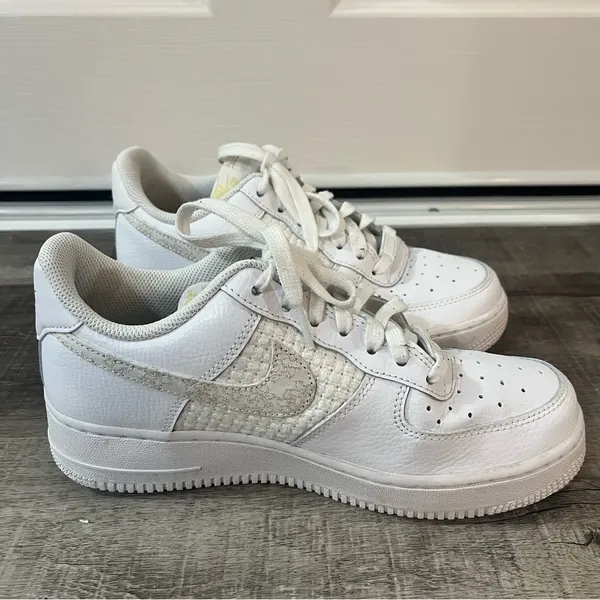 NIKE Women Air Force 1 ‘07 SE in White Sail Lemon Wash - Image 3