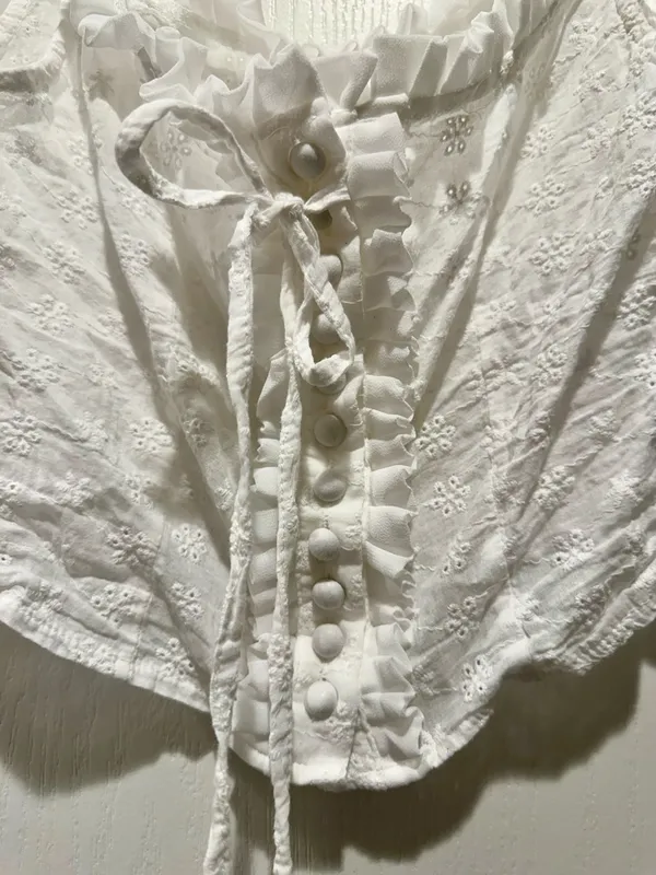 Adorable Boutique White Corset Top with Ruffled Edges - Perfect Condition! - Image 4
