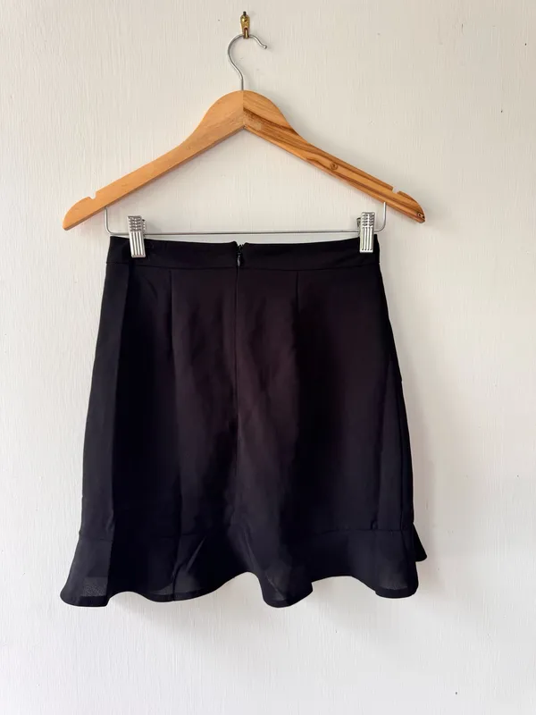 NWT Superdown Revolve Milan Black Ruffled Mini Skirt - Image 3