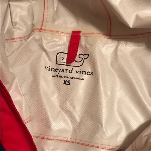 vineyard viines raincoat never worn - Image 3