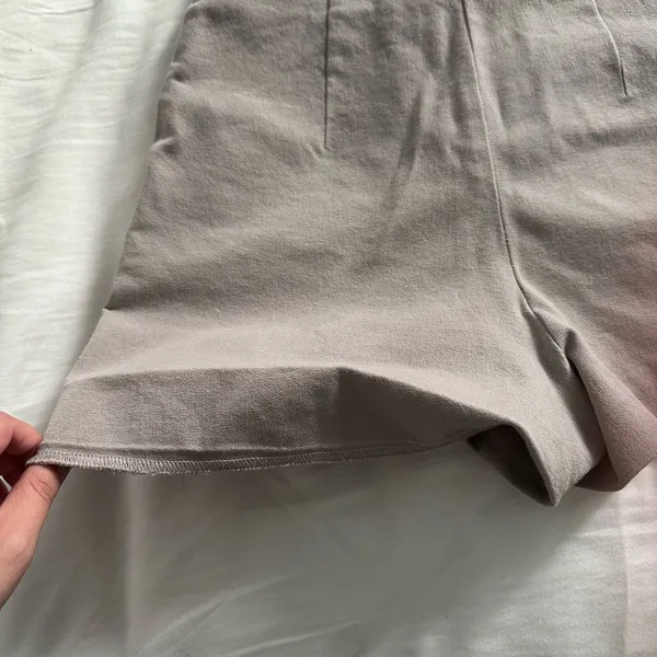 Aritzia Wilfred High Waist Tan Shorts *NEEDS REPAIR* - Image 4