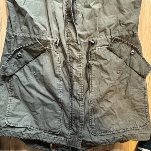 Levi's Olive Green Sleeveless Utility Vest • Preowned - Image 4