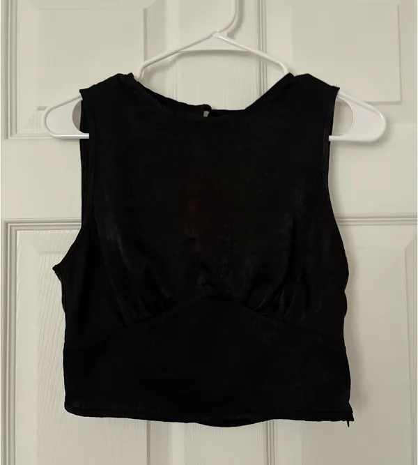 Pretty Little Thing Black Satin Underbust Detail Crop Top - Image 2