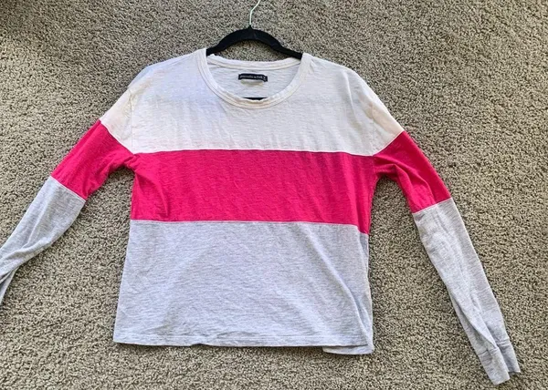 Abercrombie & Fitch White, Pink, and Gray Striped Long Sleeve Size Medium - Image 2